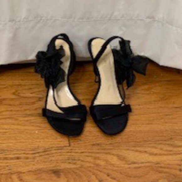 Kate Spade Satin shoes with Flower detail - Picture 2 of 5